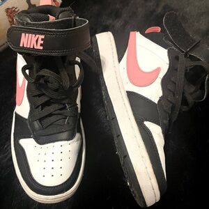 Mid-Nike youth court borough kicks